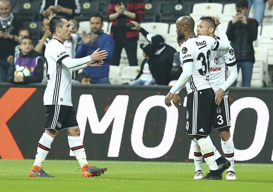 Beşiktaş zirve umutlarını sürdürdü