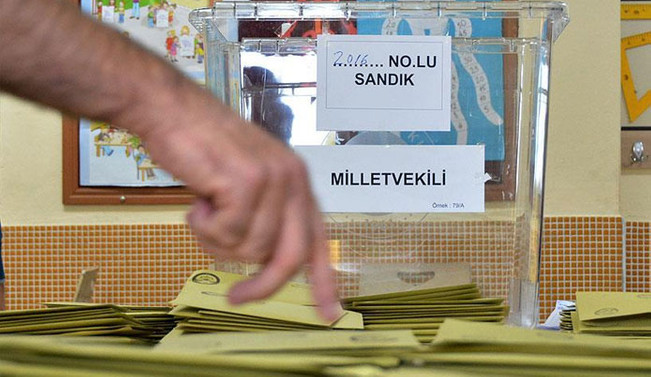 Dört sandalyeye 106 aday
