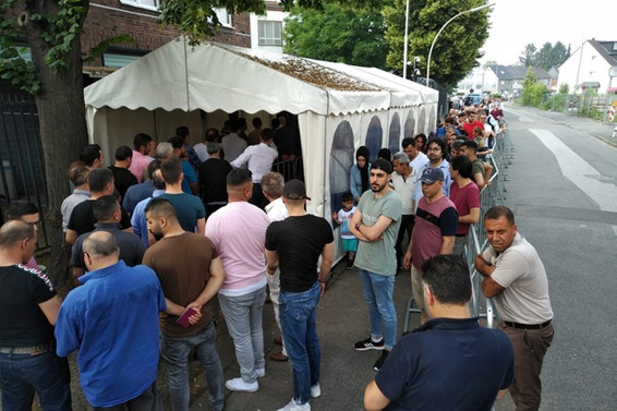 Almanya ve Avusturya'da seçime yoğun ilgi