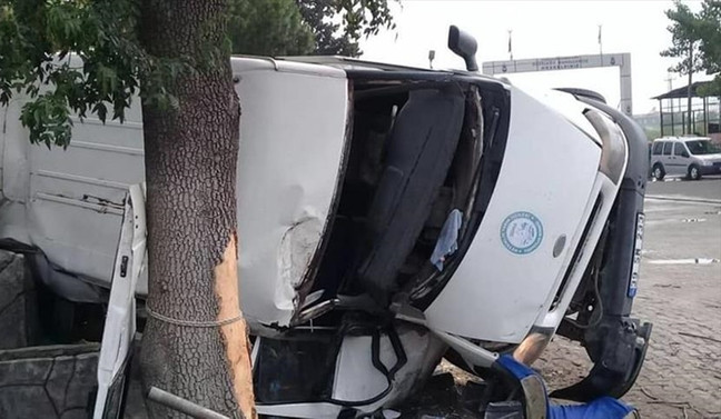 Manisa'da tarım işçilerini taşıyan minibüs devrildi: 20 yaralı