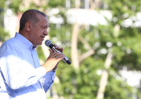 Vatan yansa, ateşinde ısınacak kadar gözü dönmüş bir muhalefetimiz var