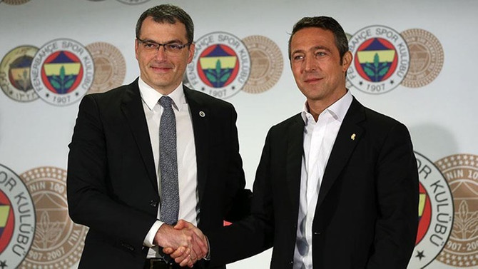 Comolli, resmi sözleşmeye imza attı