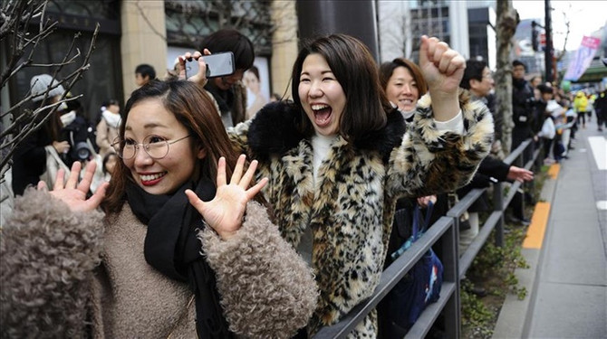 Japonya'da reşit olma yaşı 20'den 18'e indiriliyor
