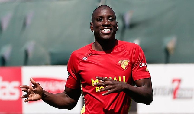Demba Ba Çin'e döndü