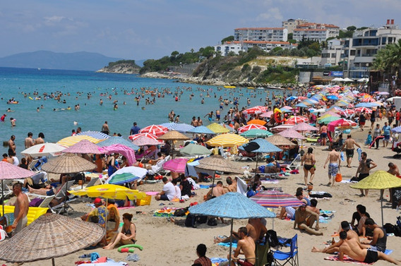Ege sahilleri turizm sezonuna hızlı girdi
