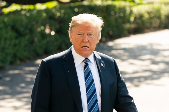 Trump göçmen aileleri bir arada tutacak imzayı attı