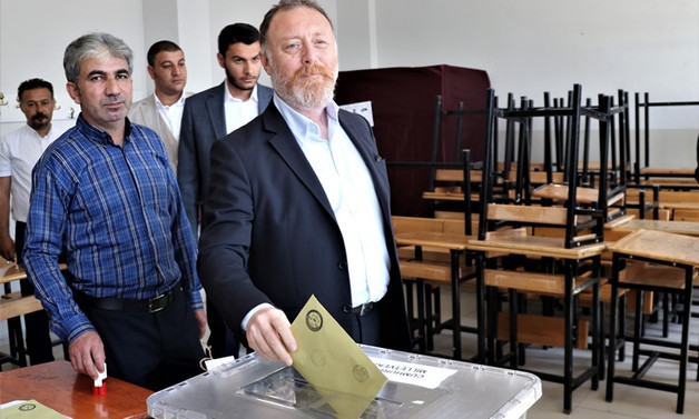 HDP Eş Genel Başkanı Sezai Temelli oyunu kullandı