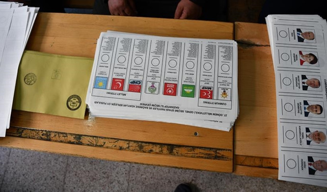 Oy pusulalarını saklamaya çalışan müşahit hakkında işlem