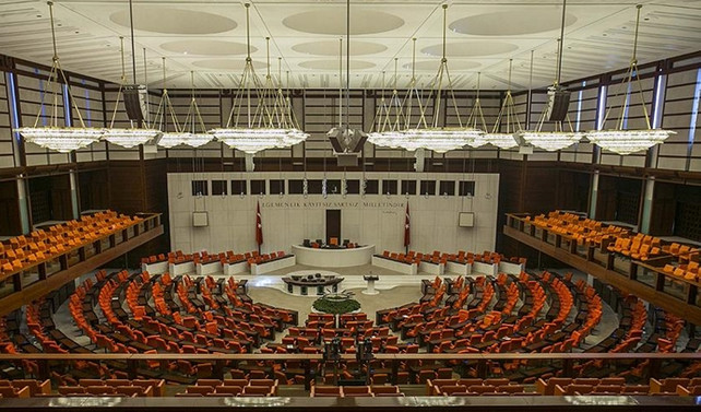 6 genel başkanlı Meclis