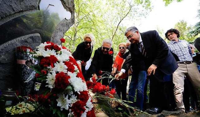 Nazım Hikmet mezarı başında anıldı