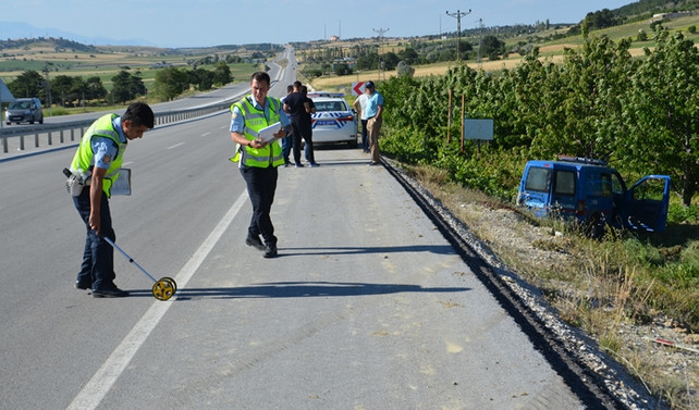 Askeri araç şarampole düştü: 2 yaralı
