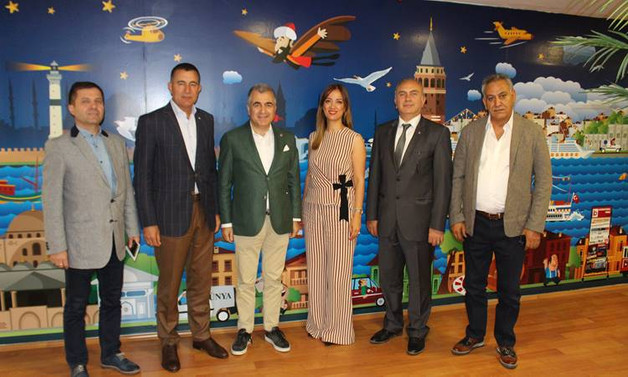Dernekleşen hazır giyimci, yabancı zincir satın alacak