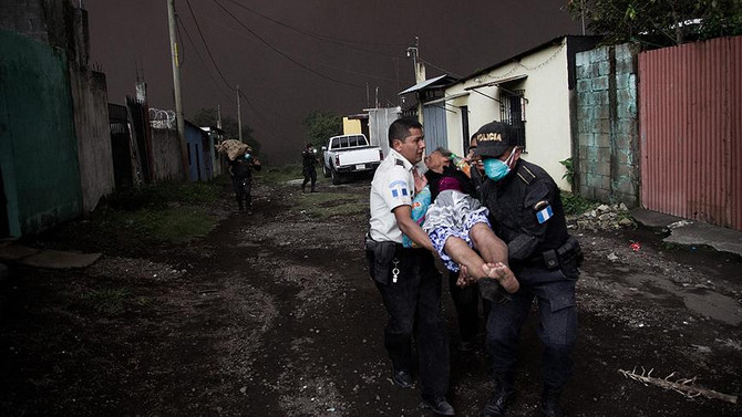 Guatemala'da yanardağ patladı: 25 ölü