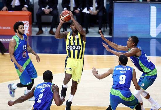 Fenerbahçe Doğuş seride 2-0 öne geçti