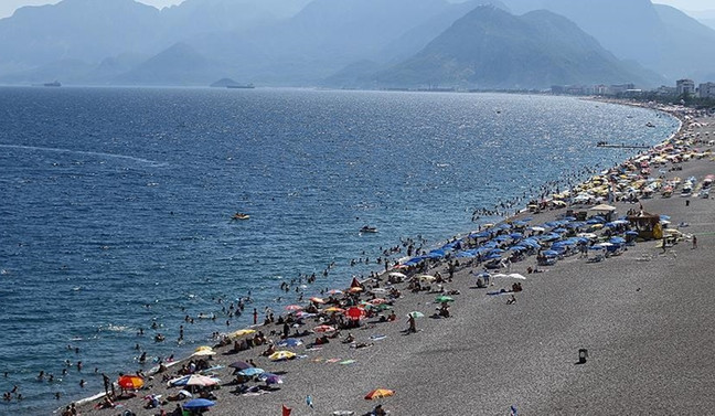 Antalya'da turist sayısındaki artış hız kesmedi