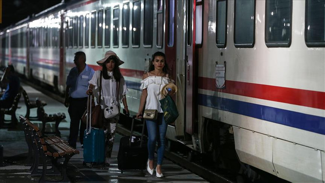 Kaza sonrası tren seferleri yeniden başladı