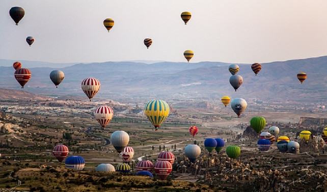 Sıcak hava balonları 15 Temmuz için havalandı
