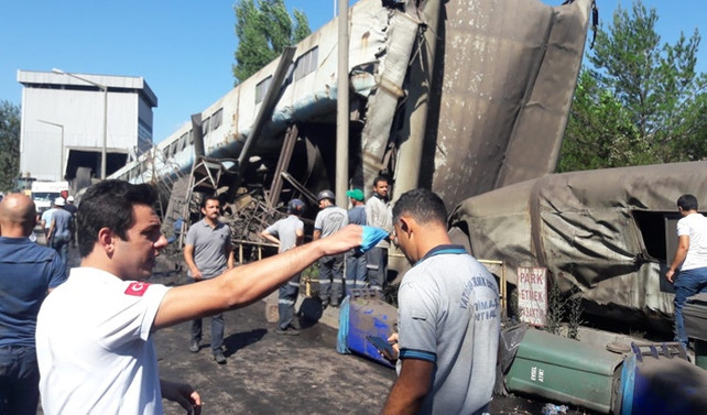 Yatağan'da kömür bandı çöktü: 2 kişi göçük altında