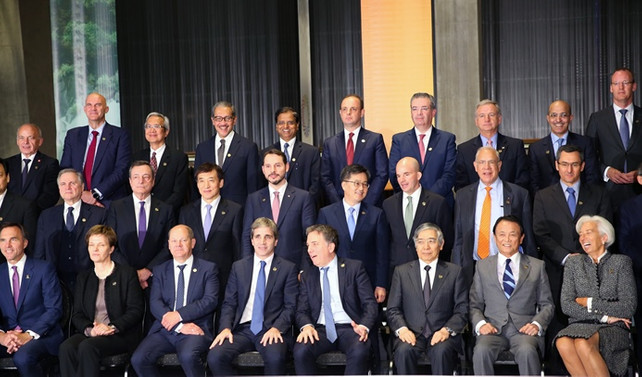 Bakan Albayrak G20 Aile Fotoğrafı çekimine katıldı