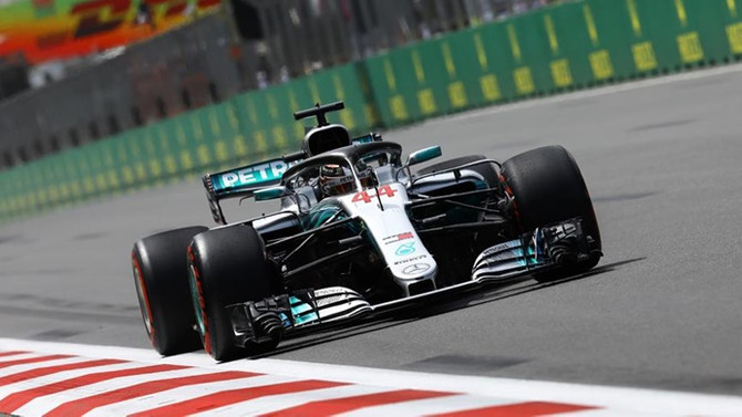 Vettel kaza yaptı, Hamilton kazandı