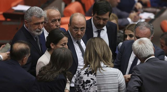 Şık'a 2 birleşim Meclis'ten çıkarılma cezası