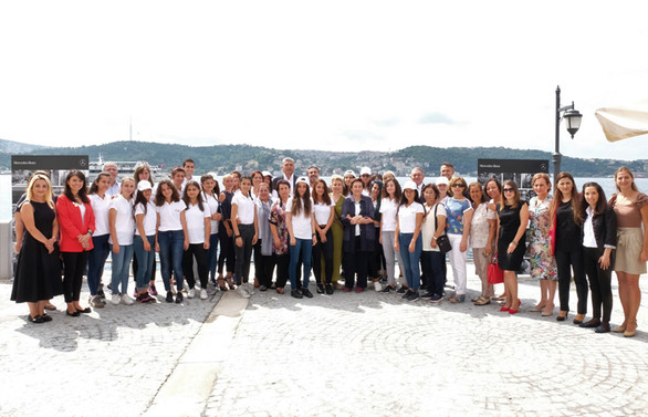 Mercedes-Benz Türk, her yıl 1.200 öğrenciyi 'Yıldız Kız' yapıyor