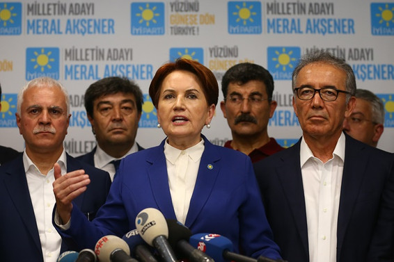 Akşener, partisinin genel merkezinde açıklama yaptı
