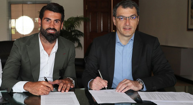 Volkan Fenerbahçe'de kaldı