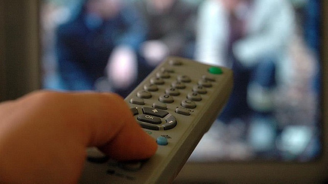 Radyo ve televizyonlara 90 dakika eğitici yayın zorunluluğu
