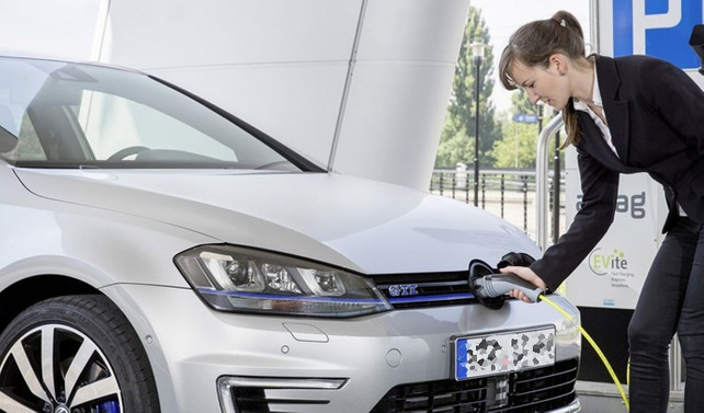 Almanya’da elektrikli şirket araçlarına vergi indirimi geliyor