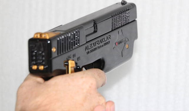 Yerli elektroşok silahının ilk fotoğrafları paylaşıldı