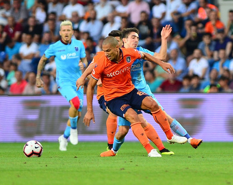 Başakşehir, Trabzonspor'u 2 golle geçti