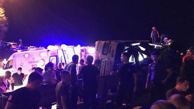 Bursa'da otobüs devrildi