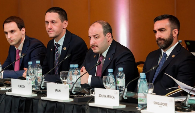 Varank: Bazı para birimlerinin küresel ayrıcalıklarını kırabiliriz