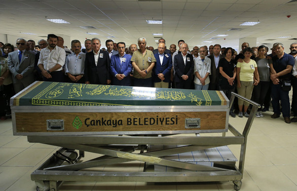 Gazeteci Özilhan son yolculuğuna uğurlandı