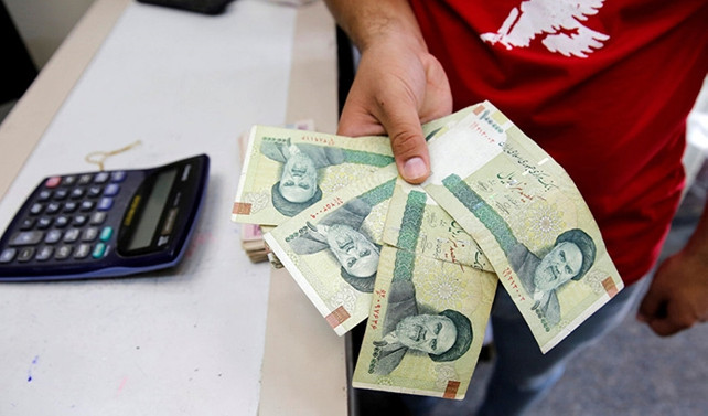 İran'da maliye bakanı görevden alındı