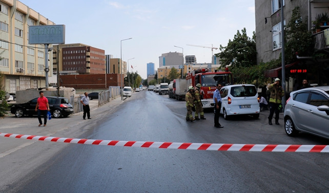 Küçükçekmece’de yola kimyasal madde döküldü: 2 yaralı