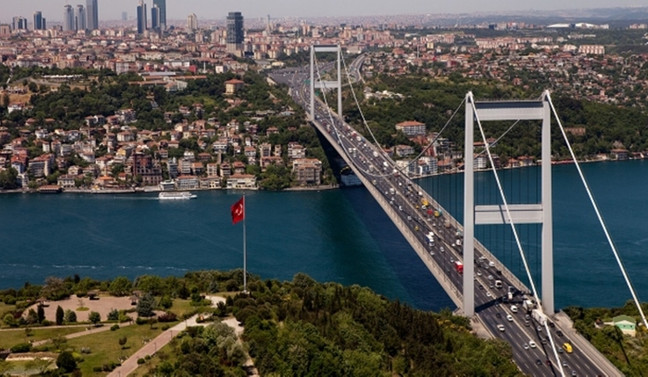 Boğaz trafiğine 'arızalı tanker' engeli