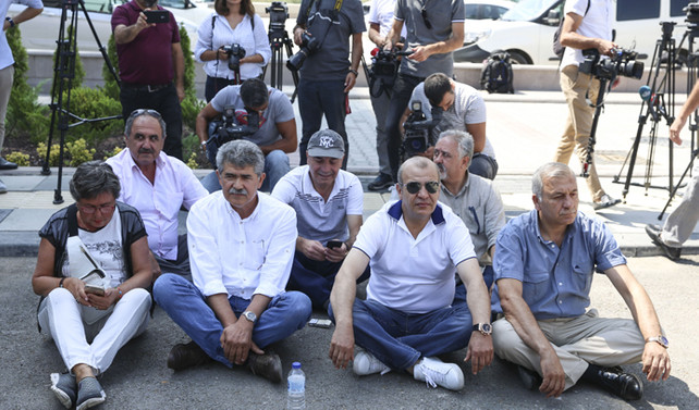 CHP Genel Merkezi önünde oturma eylemi