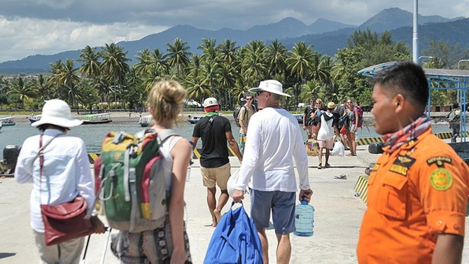 Endonezya'da 7 bin turist tahliye edildi