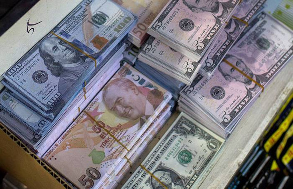 Bankacılıkta mevduat arttı, ticari krediler azaldı
