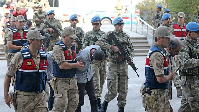 Suriye'de yakalanan 9 YPG'li tutuklandı
