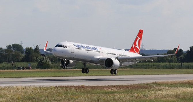 Türk Hava Yollarının ilk uçağı yeni havalimanına indi