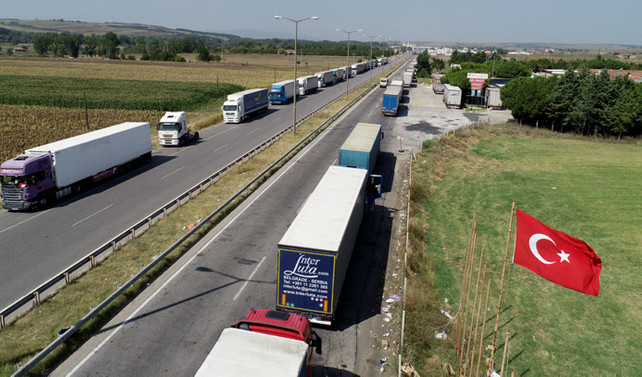 Kapıkule'de uzun kuyruklar devam ediyor