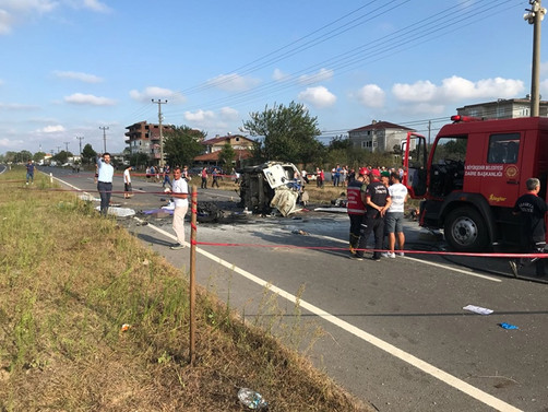 Araç motosikletli gruba çarptı: 7 ölü, 3 yaralı