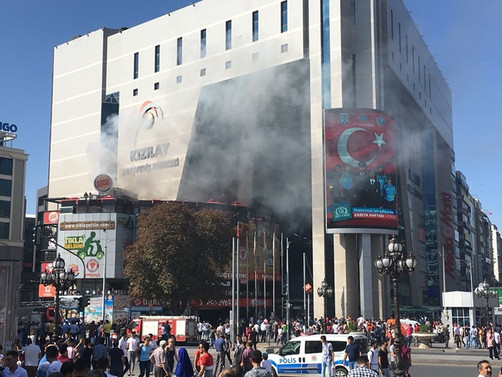 Ankara’da AVM’de korkutan yangın