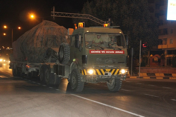 Suriye sınırına tank ile fırtına obüs sevkiyatı
