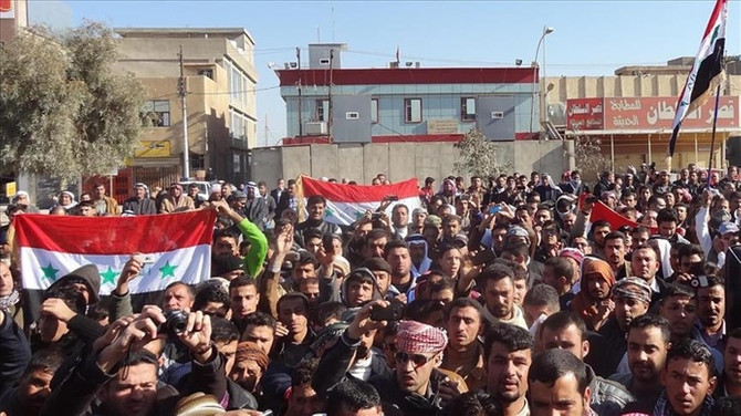 Basra’da göstericiler siyasi parti ve kamu binalarını ateşe verdi