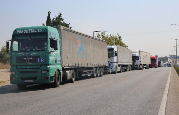 Kapıkule'de 10 kilometrelik TIR kuyruğu
