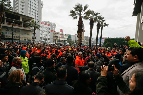 İzmir'de 'hayatı durduran' işçi eylemi